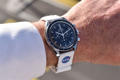 omega speedmaster nasa velcro strap